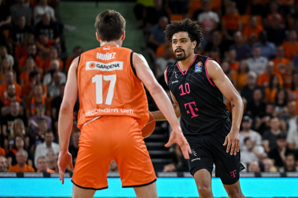 奠定了坚实 奠定了坚实