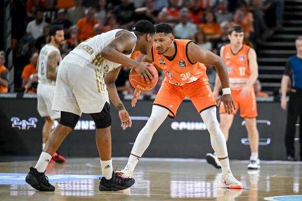 足球并非单 足球并非单